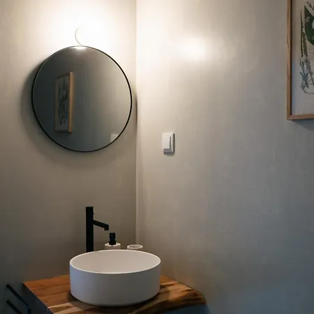 Outsite - Work, Connect, Explore Vendégház