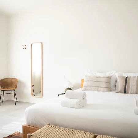 Outsite - Work, Connect, Explore