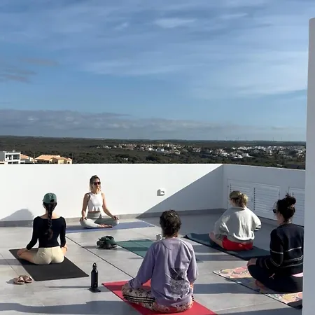 Outsite - Work, Connect, Explore ゲストハウス サグレス