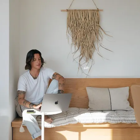 Outsite - Work, Connect, Explore サグレス