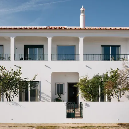 Outsite - Work, Connect, Explore Vendégház 4*