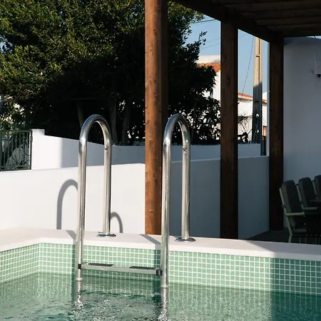 Outsite - Work, Connect, Explore ゲストハウス サグレス