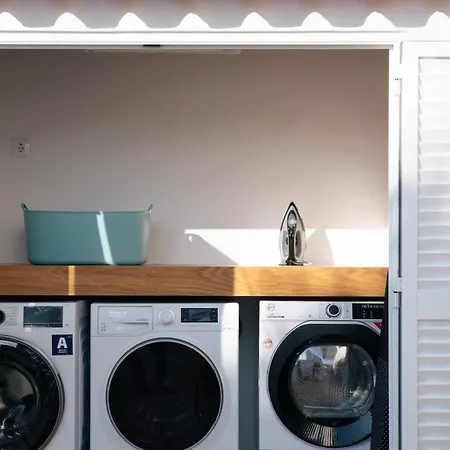 Outsite - Work, Connect, Explore 4* סאגרש