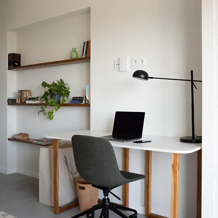 Outsite - Work, Connect, Explore בית הארחה